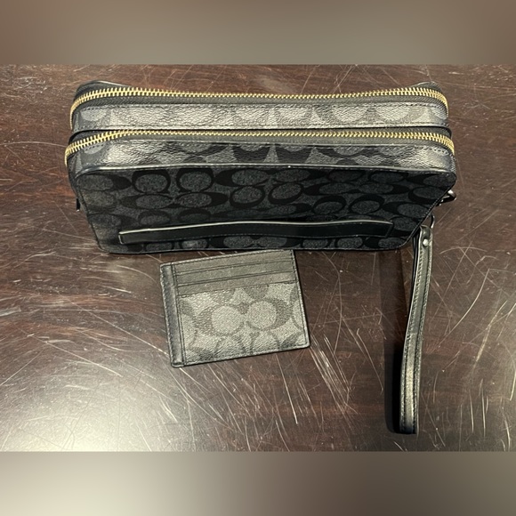 Coach Wristlet & Wallet Pre-Owned - Picture 6 of 6